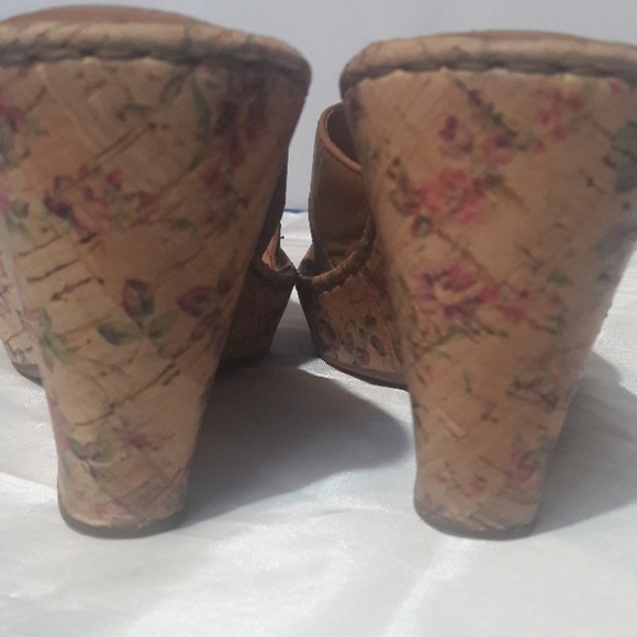 ❤SOLD❤$16 Born wedge leather sandals 7 3.5" - Picture 6 of 8